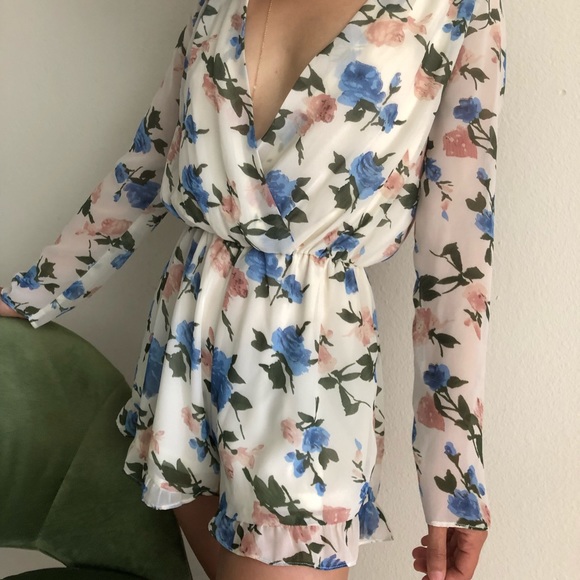 Floral Foreign Exchange Romper size small - Picture 1 of 5